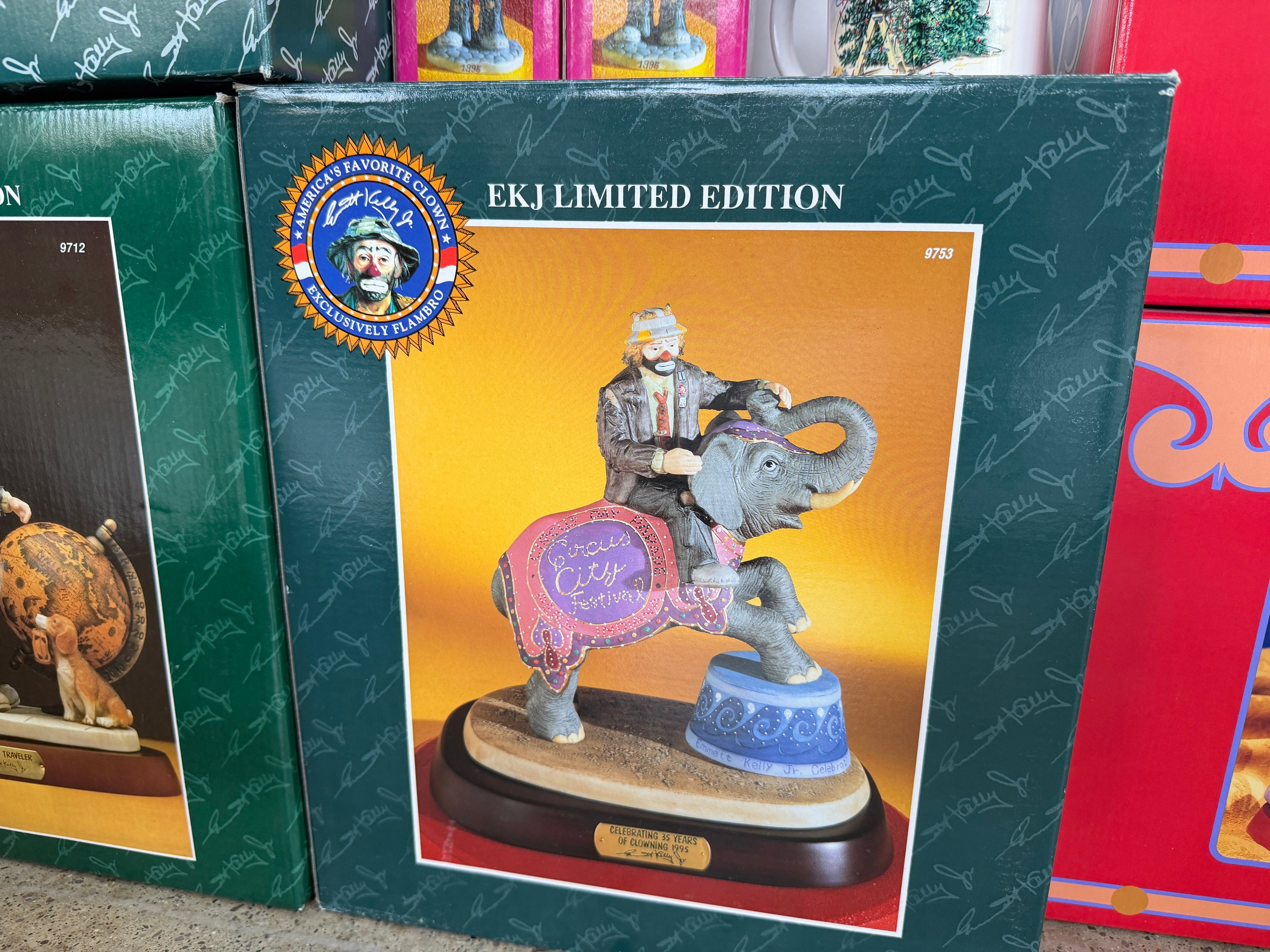 Emmett Kelly Jr. 35 Years of Clowning EKJ Limited Edition #9753 – Flambro figurine box, Circus City Festival elephant