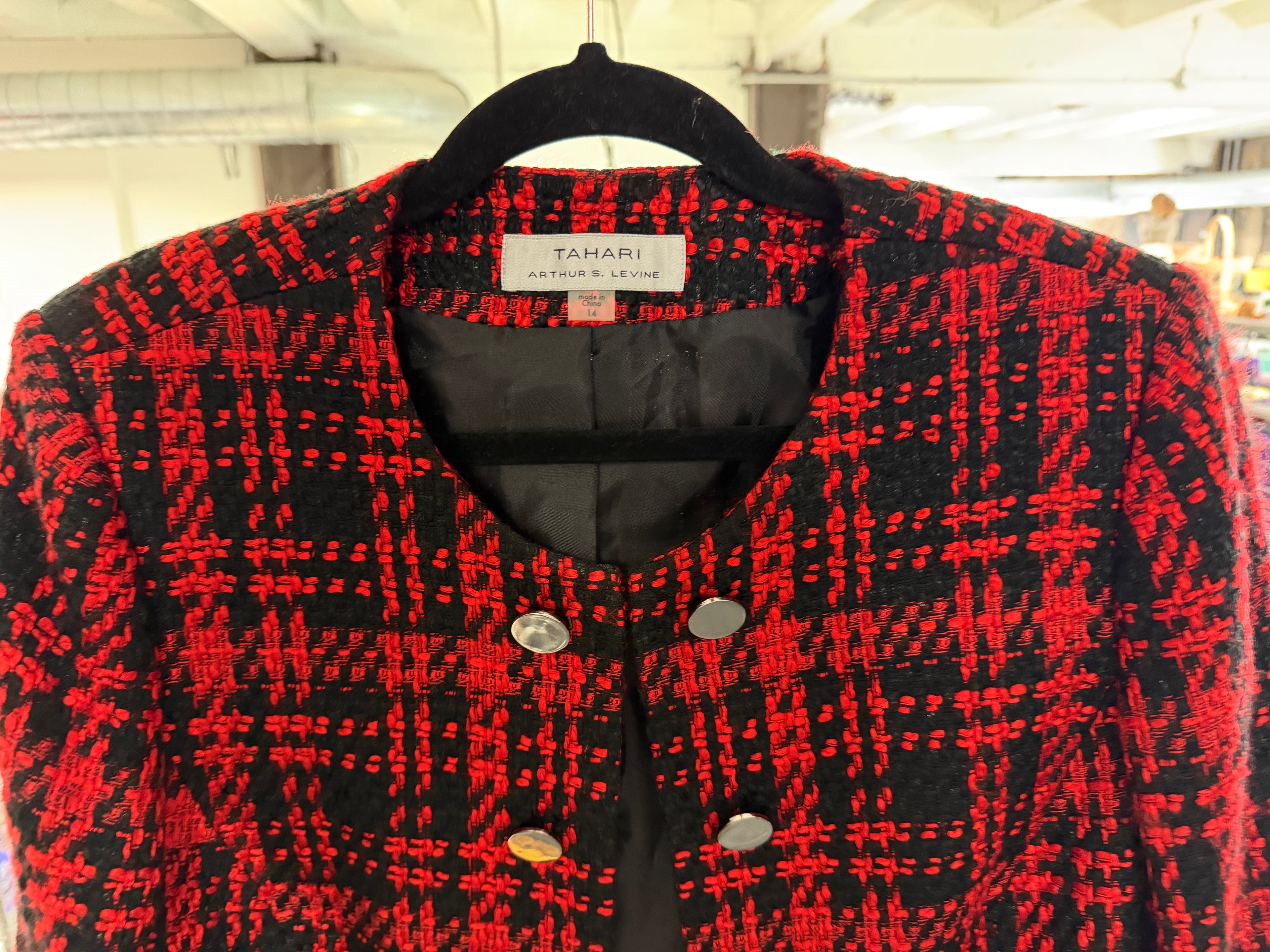 Tahari Arthur S. Levine red and black boucle tweed jacket size 14 – label detail