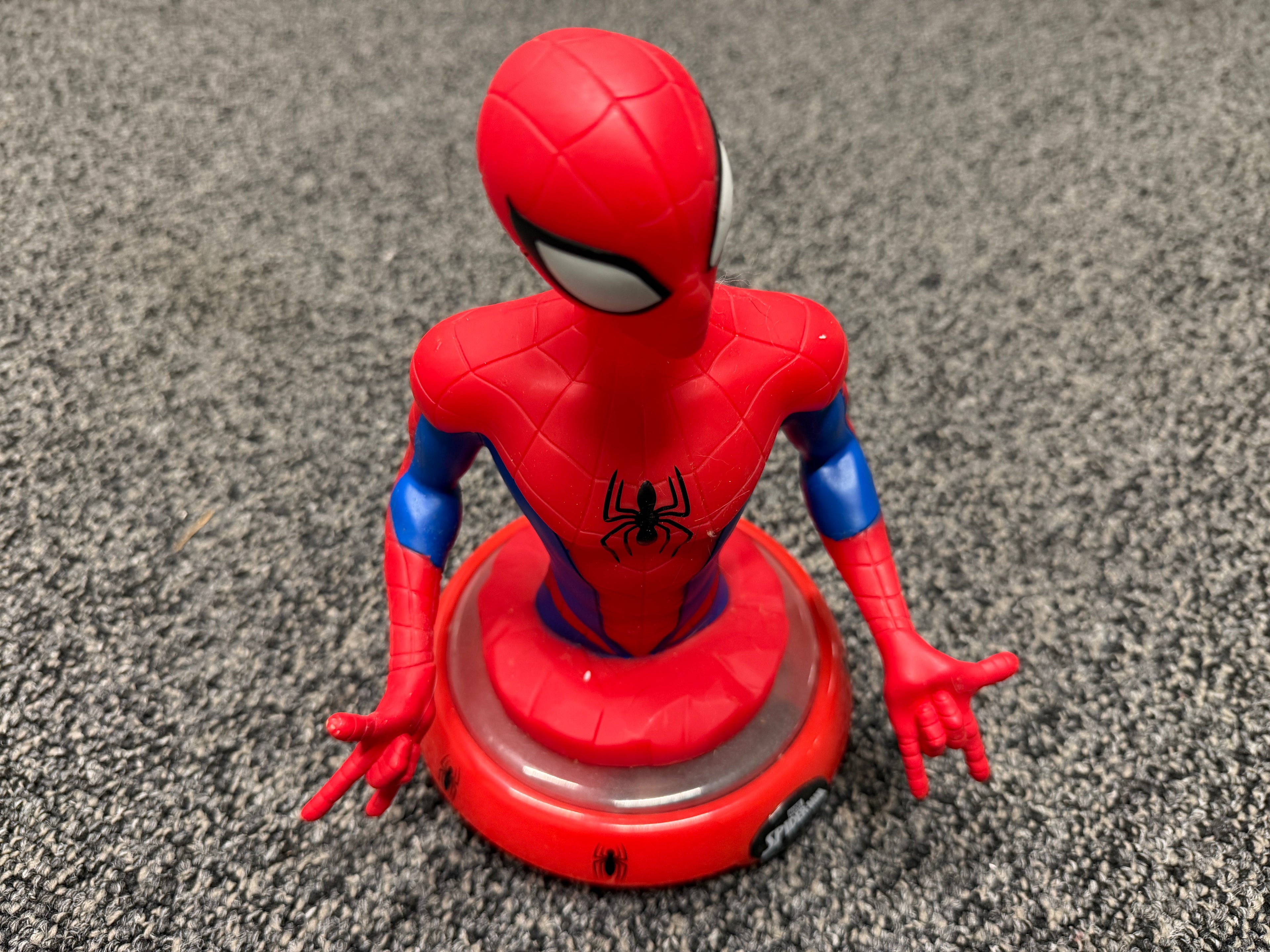 Spider-Man bust figure on round display base – Marvel collectible toy