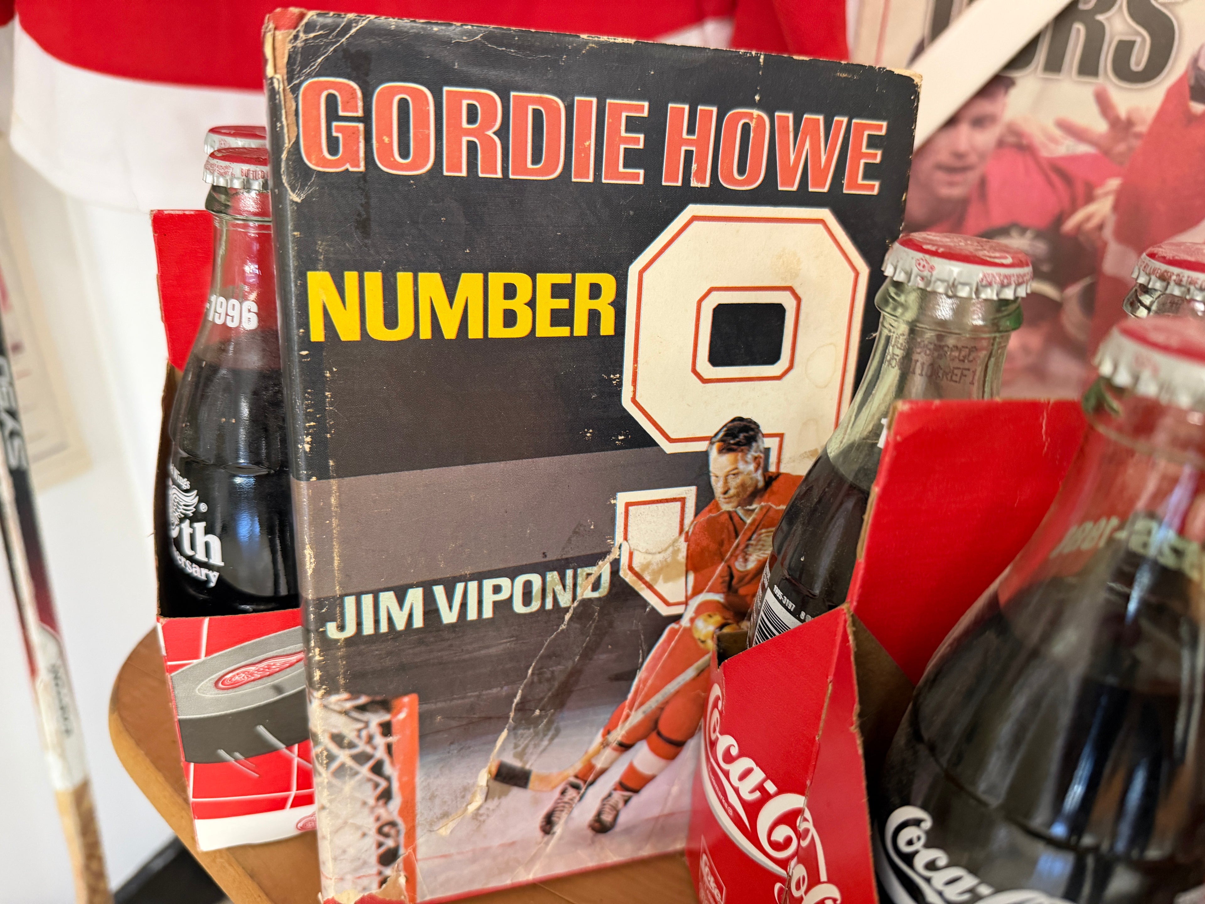 Gordie Howe: Number 9 — By Jim Vipond, Vintage Biography (Vintage & Found)