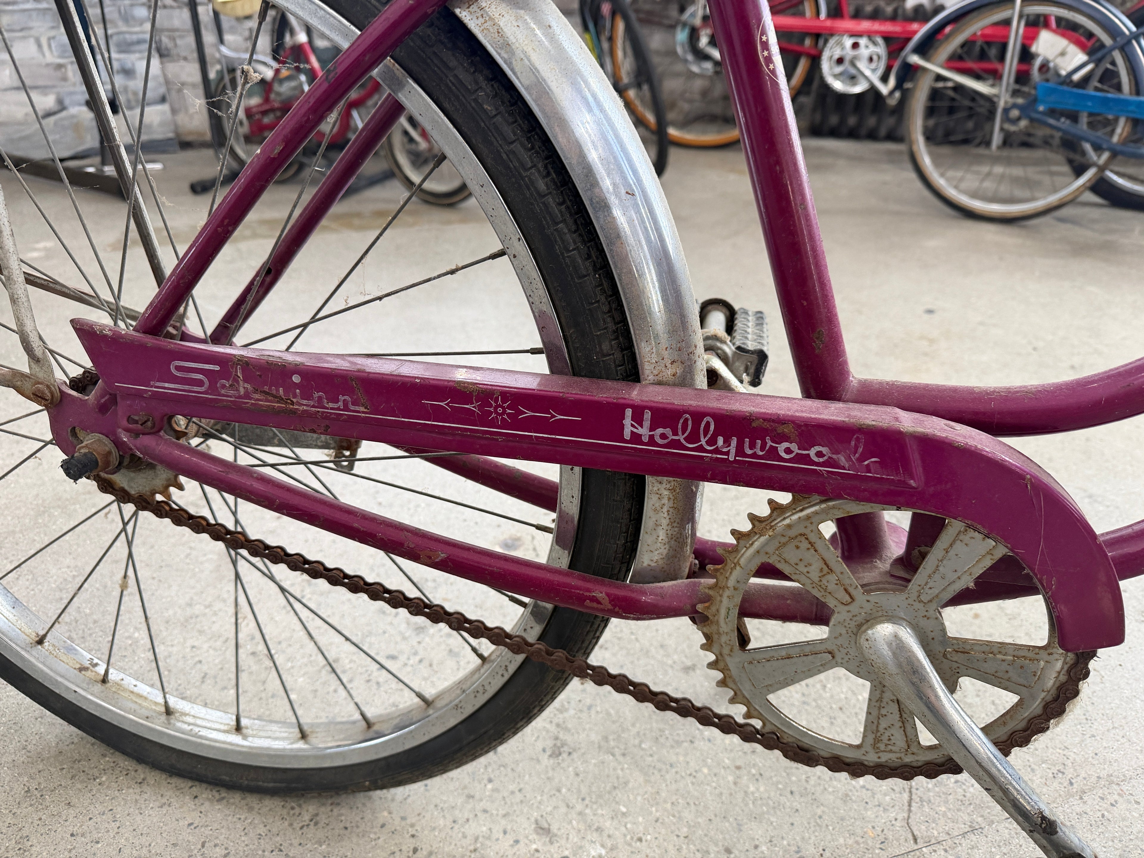 Vintage Schwinn Hollywood Cruiser Bicycle – Original Tank Model
