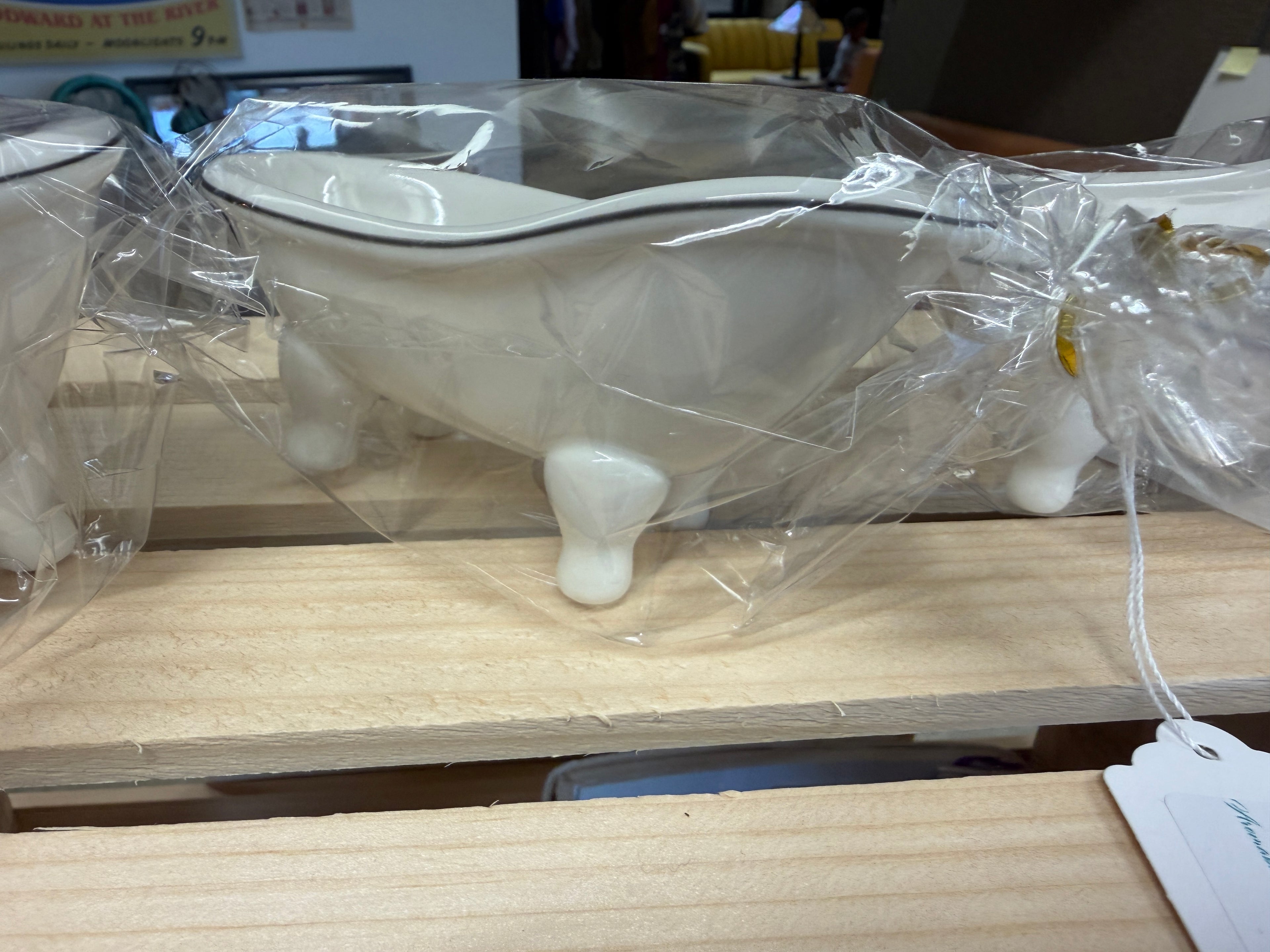 Ceramic Bathtub by Aromabuds & Blossoms