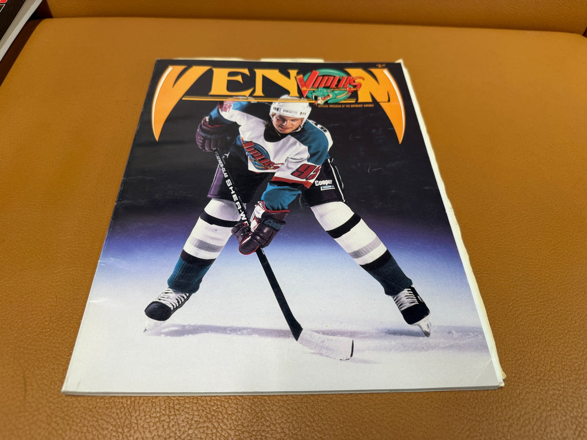 Detroit Vipers Venom official game program IHL hockey Palace of Auburn Hills with player on cover in teal uniform